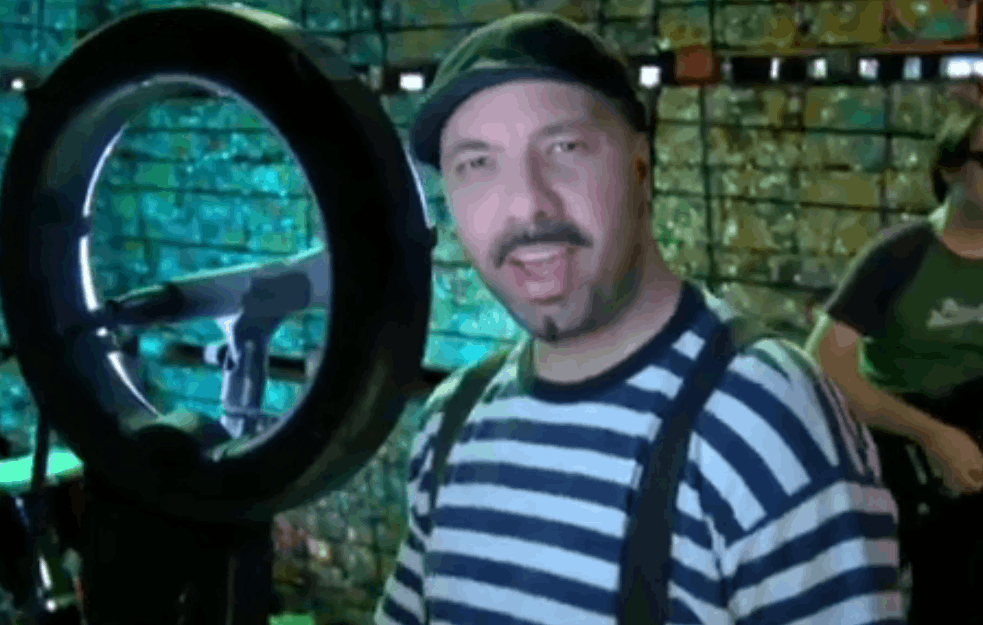 DEJAN PEJOVIĆ-PEJA, <span style='color:red;'><b>FRONTMEN BENDA</b></span> 'FAMILIJA': Nekad je rokenrol menjao svet, a danas od nas prave DEBILE! (VIDEO) 